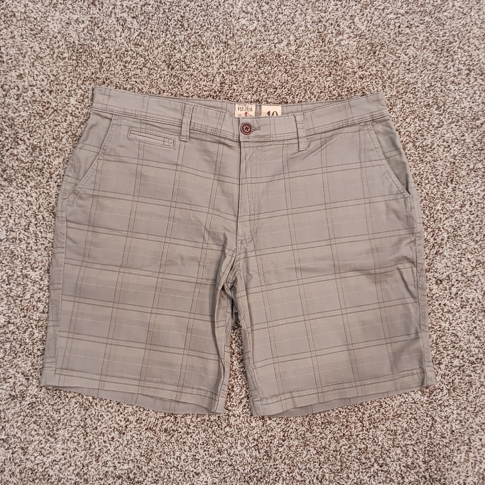 Red Head brand Men's Shorts - Size 40